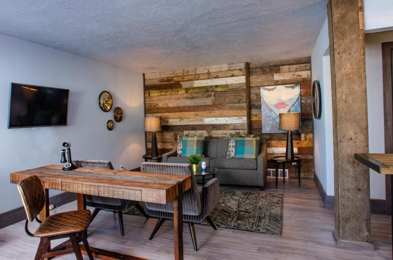 Vintage Block Inn & Suites Okoboji Eksteriør billede