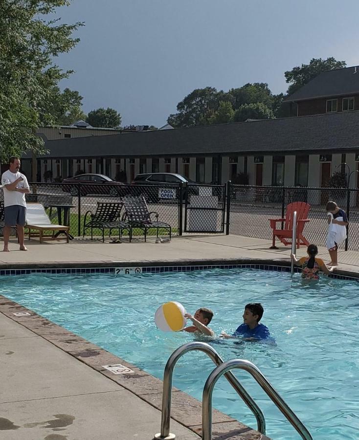 Vintage Block Inn & Suites Okoboji Eksteriør billede